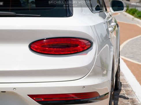 Used 2021 Bentley Bentayga Plug-In Hybrid AWD/4WD image 56