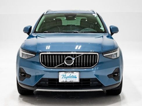 Used 2023 Volvo XC40 B5 Plus AWD/4WD image 4