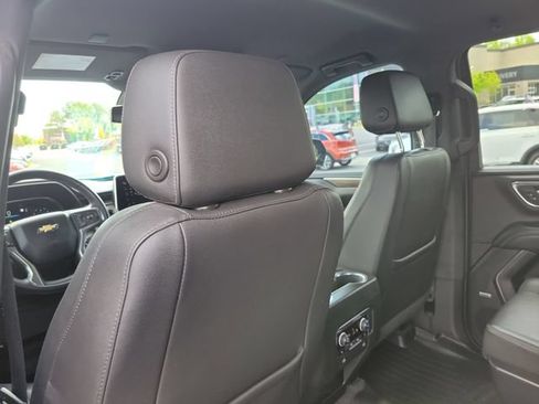 Used 2022 Chevrolet Tahoe LT w/ Luxury Package AWD/4WD image 12
