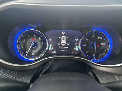 Used 2021 Chrysler Pacifica Touring-L FWD image 13