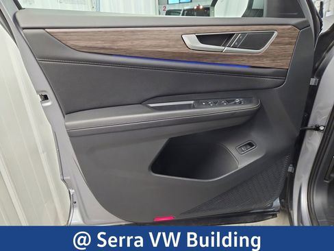 Used 2024 Volkswagen Atlas SEL AWD/4WD image 17