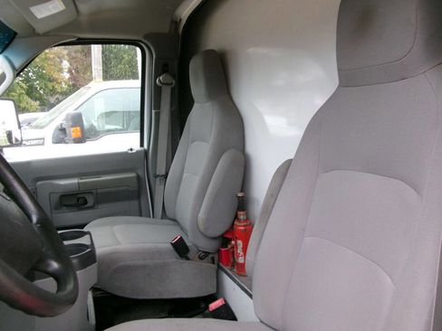 Used 2015 Ford E-350 and Econoline 350 Super Duty image 14