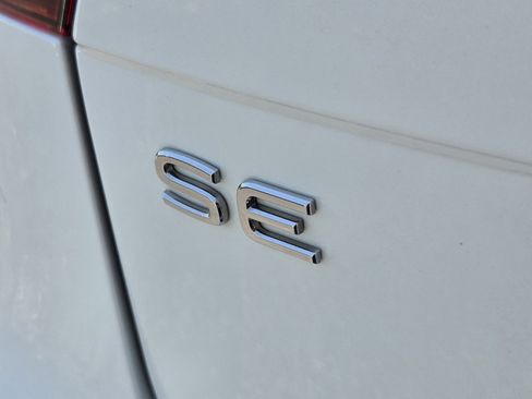 Used 2023 Volkswagen Tiguan SE image 30