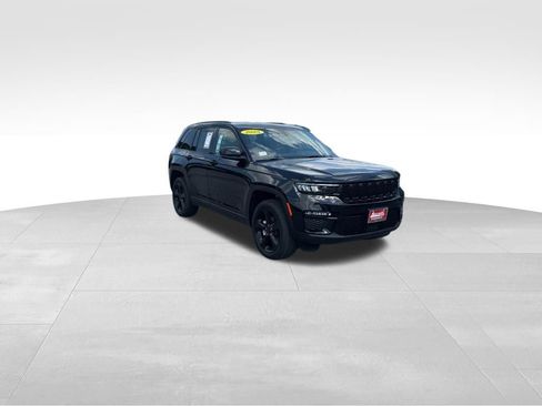 Used 2025 Jeep Grand Cherokee Limited w/ Black Appearance Package AWD/4WD image 8
