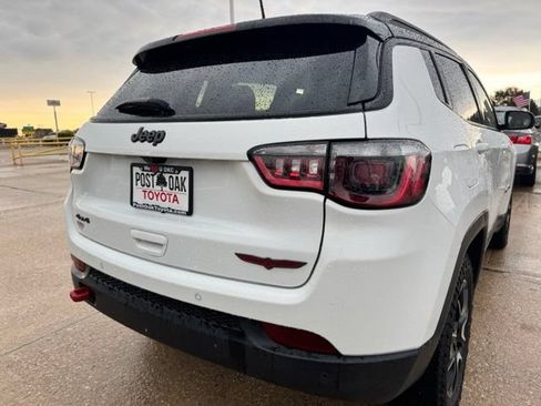 Used 2025 Jeep Compass Trailhawk AWD/4WD image 14