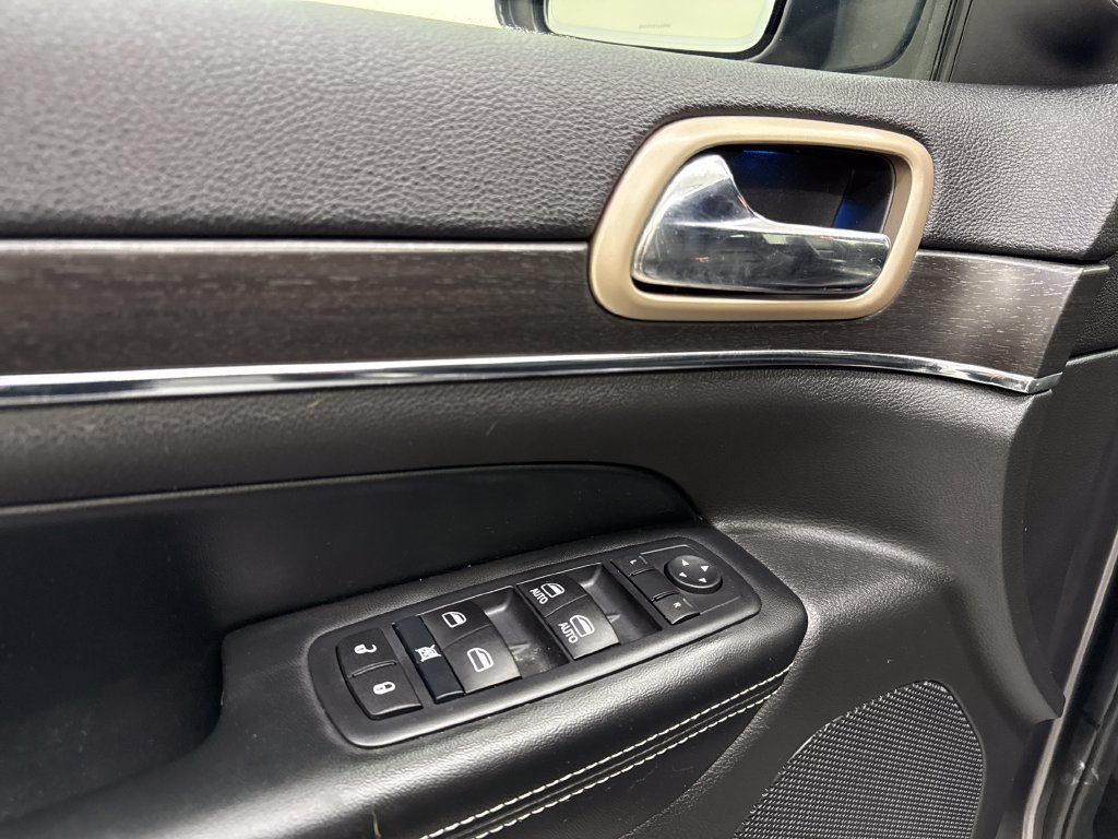 Used 2015 Jeep Grand Cherokee Limited AWD/4WD image 15