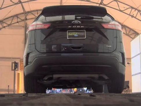 Used 2022 Ford Edge SE image 3