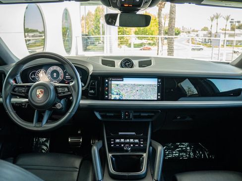 Certified 2024 Porsche Cayenne S AWD/4WD image 16
