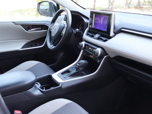 Used 2025 Toyota RAV4 XLE FWD image 29
