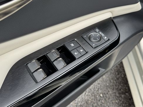 Used 2025 Lexus ES 350 Ultra Luxury image 24