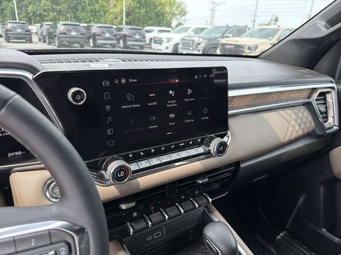 Used 2025 GMC Canyon Denali AWD/4WD image 13