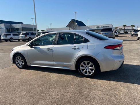 Used 2025 Toyota Corolla LE FWD image 21