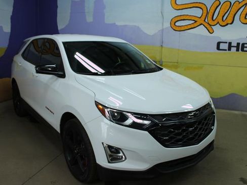 Used 2019 Chevrolet Equinox LT image 2