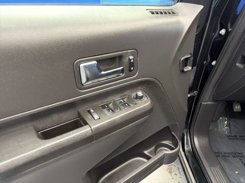 Used 2010 Ford Edge SEL image 11