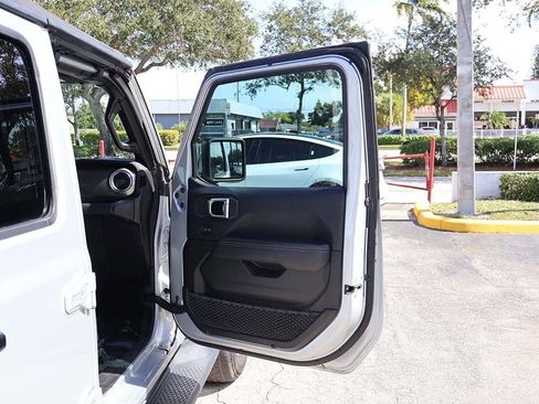 Used 2022 Jeep Gladiator Overland image 20