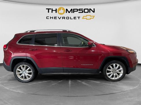 Used 2017 Jeep Cherokee Limited AWD/4WD image 6