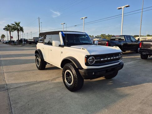 Certified 2023 Ford Bronco Outer Banks w/ Sasquatch Package image 2