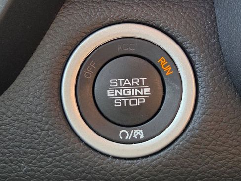 Used 2023 RAM 1500 Laramie AWD/4WD image 32