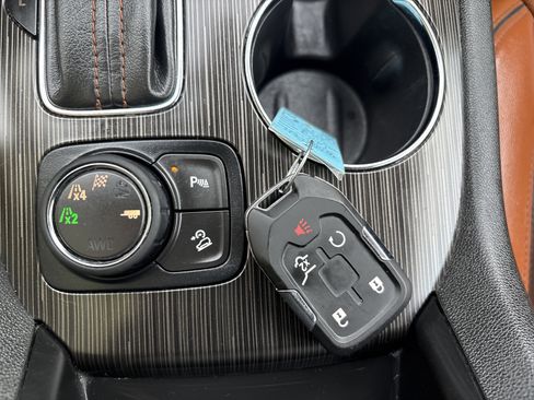 Used 2017 GMC Acadia SLT image 15