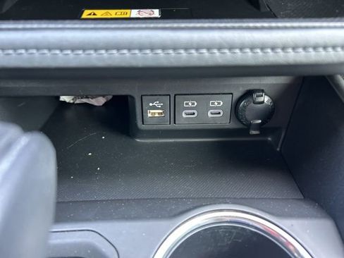Used 2023 Toyota Highlander XLE FWD image 24
