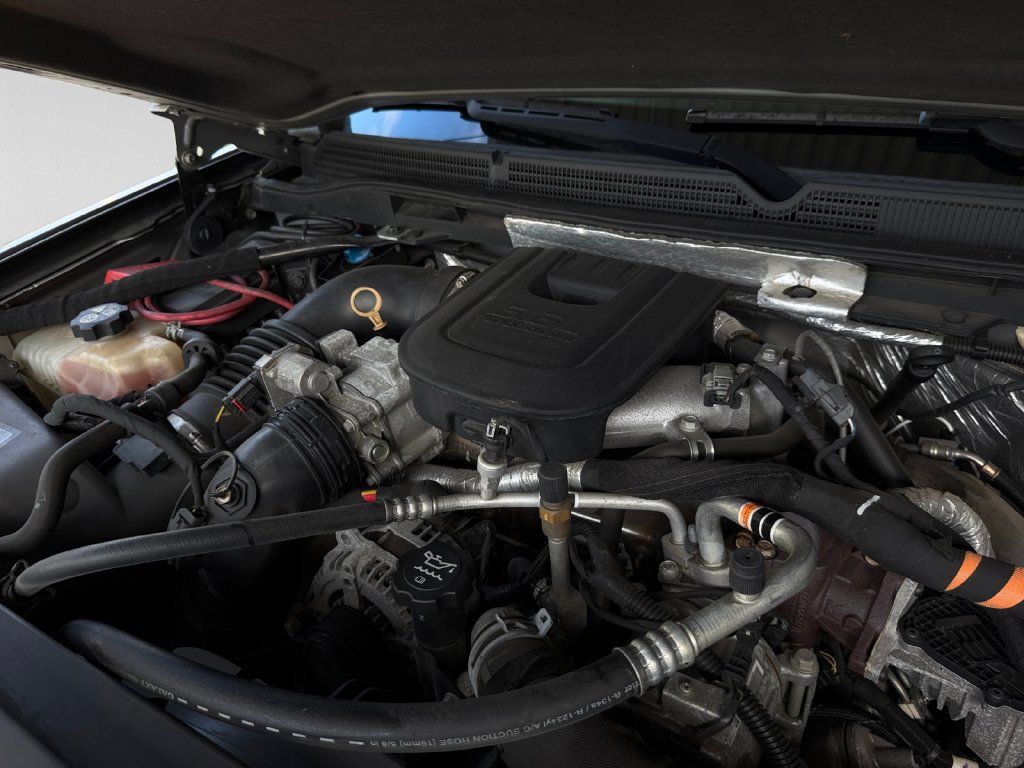 Used 2016 GMC Sierra 2500 SLT w/ Duramax Plus Package AWD/4WD image 31