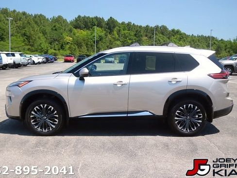 Used 2025 Nissan Rogue Platinum w/ Platinum Premium Package FWD image 4