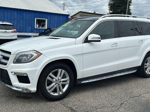 Used 2015 Mercedes-Benz GL 550 4MATIC image 2