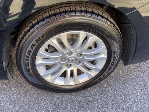 Used 2016 Toyota Sienna XLE image 30