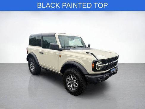 Certified 2025 Ford Bronco Badlands AWD/4WD image 2