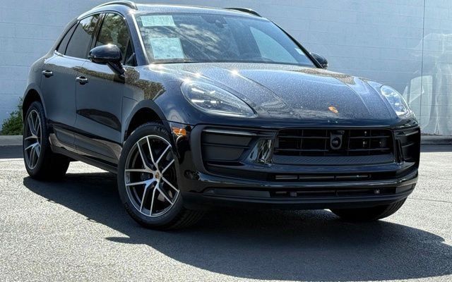 Used 2026 Porsche Macan AWD/4WD image 7