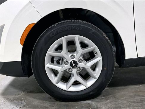 Used 2025 Kia Soul LX FWD image 10