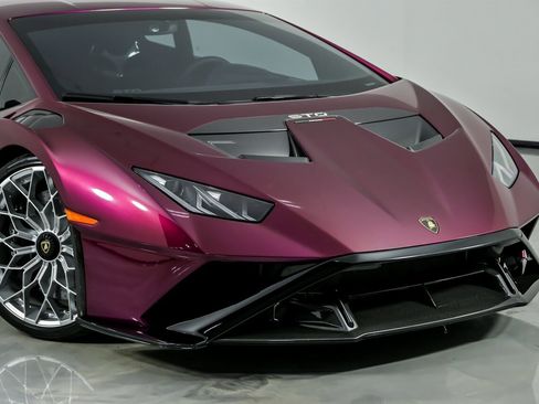 Used 2022 Lamborghini Huracan STO image 3