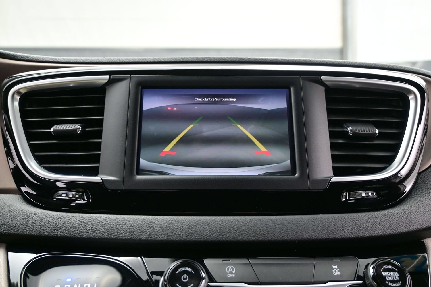 Used 2023 Chrysler Voyager LX FWD image 24