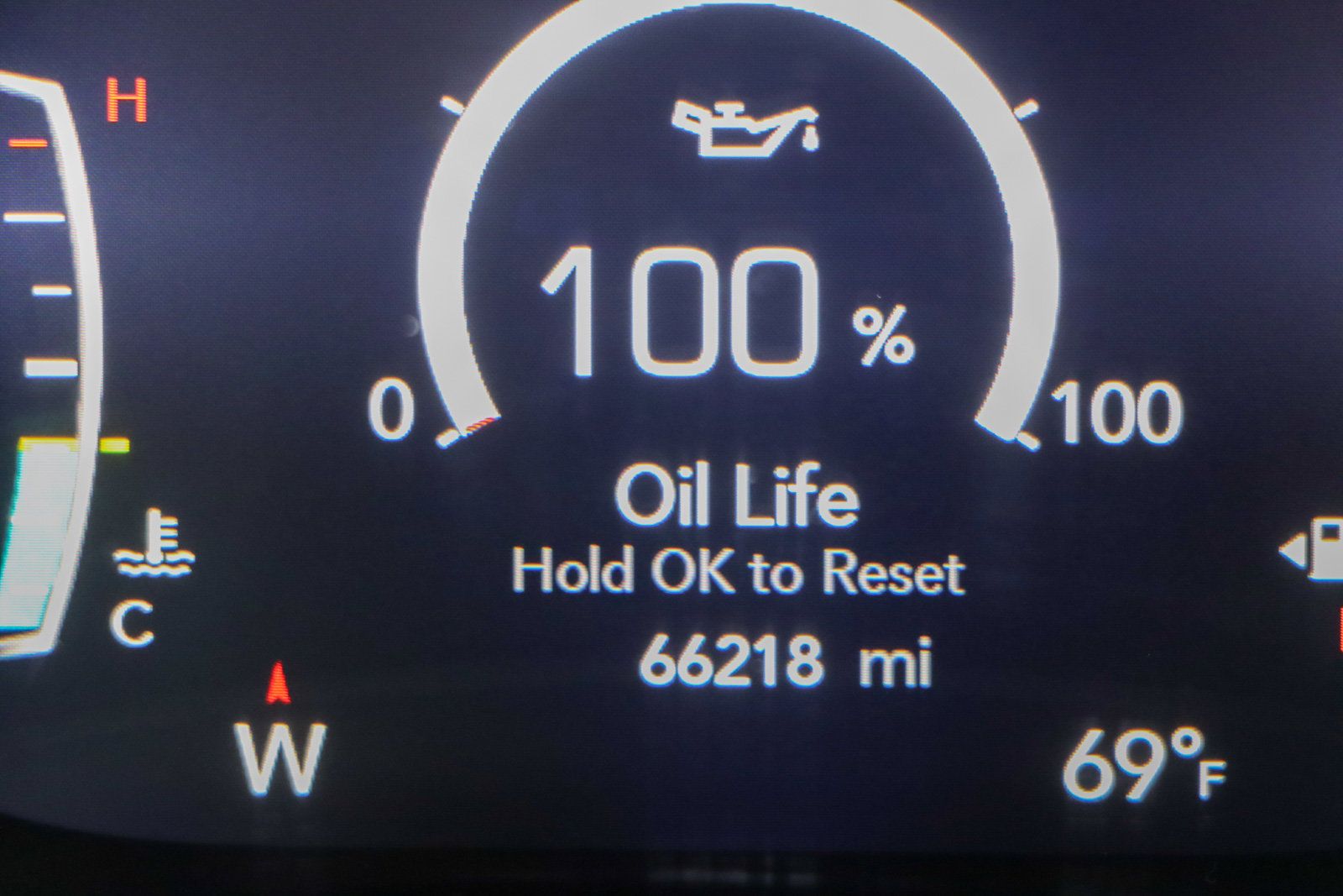 Used 2023 Chrysler Pacifica Touring-L FWD image 16