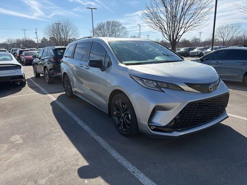 Used 2024 Toyota Sienna XSE image 2