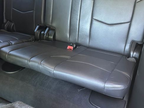 Used 2019 Cadillac Escalade ESV Luxury AWD/4WD image 40