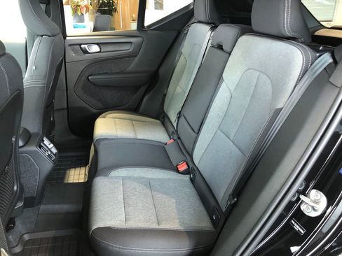 Used 2025 Volvo XC40 B5 Core w/ Protection Package Premier image 27