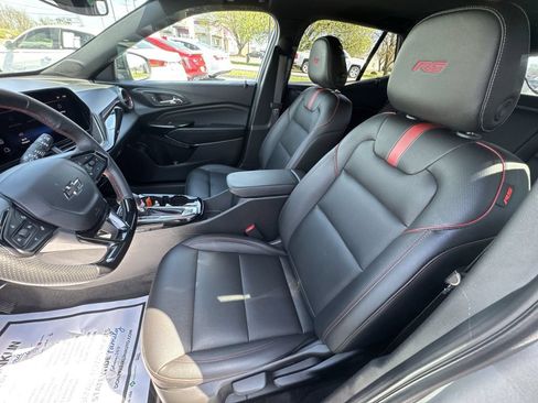 Used 2025 Chevrolet Trax RS w/ Sunroof Package FWD image 11