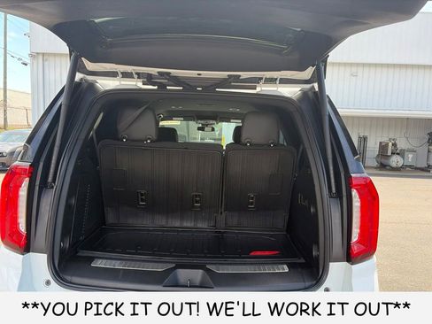 Used 2023 GMC Yukon AT4 w/ Technology Package AWD/4WD image 8