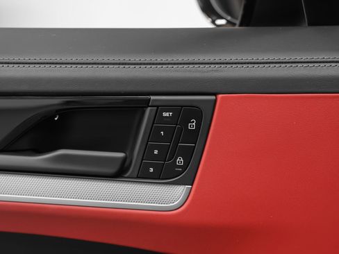 Certified 2024 Porsche Cayenne AWD/4WD image 29