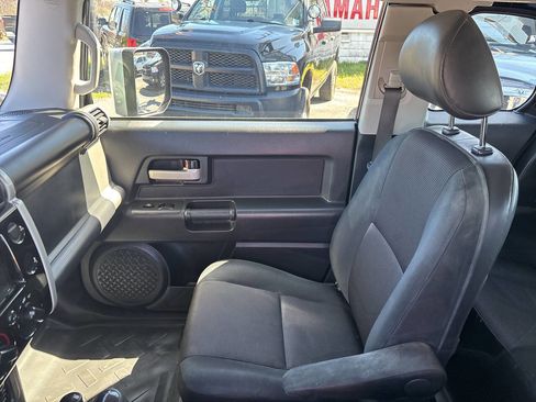 Used 2008 Toyota FJ Cruiser 4WD image 13