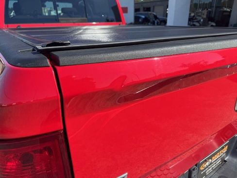 Used 2019 RAM 1500 Classic SLT image 8