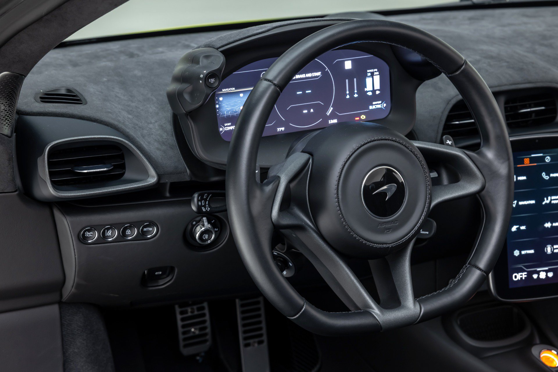 Used 2025 McLaren Artura Spider RWD image 61