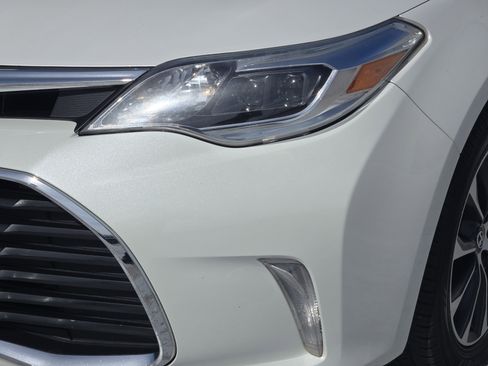 Used 2018 Toyota Avalon XLE Premium image 10
