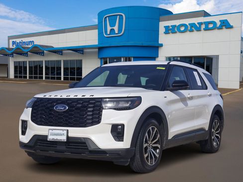 Used 2025 Ford Explorer ST-Line w/ Premium Package RWD image 2