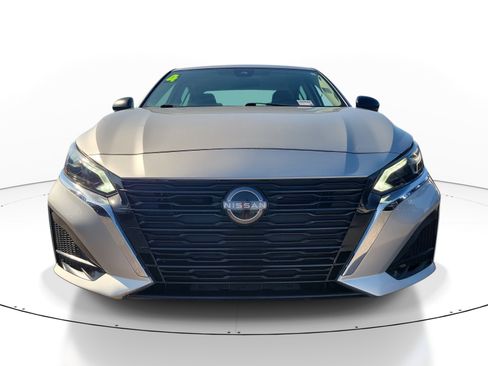Used 2024 Nissan Altima 2.5 S FWD image 2