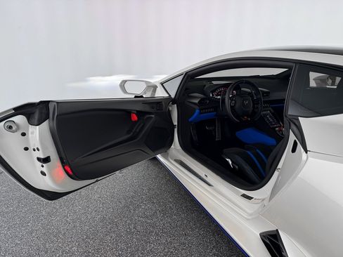 Used 2023 Lamborghini Huracan Tecnica image 11