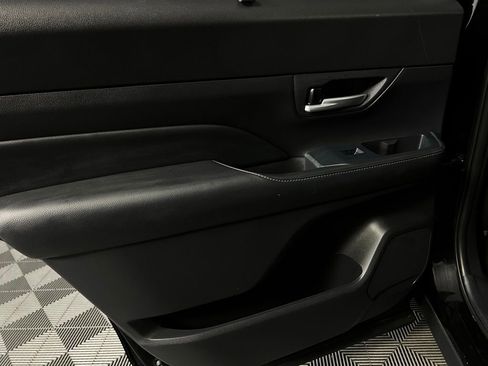 Used 2025 Toyota Grand Highlander AWD image 27