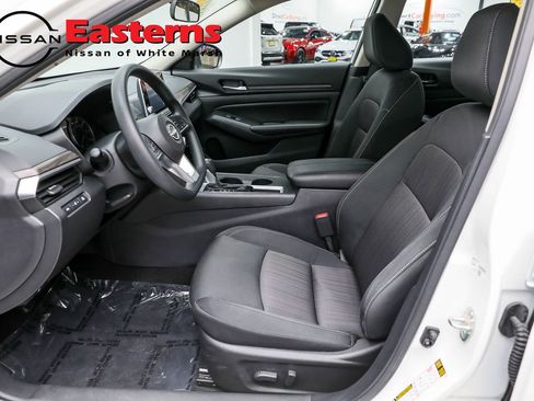 Used 2025 Nissan Altima 2.5 SV FWD image 14
