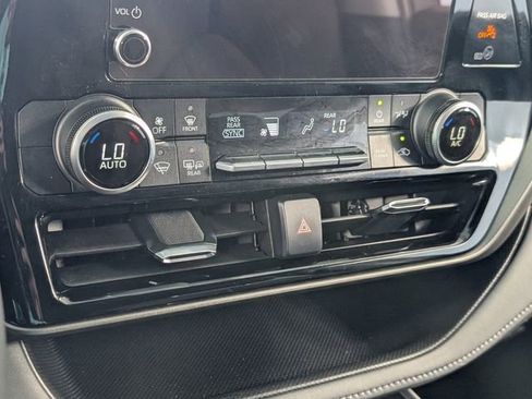 Used 2024 Toyota Highlander LE FWD image 20